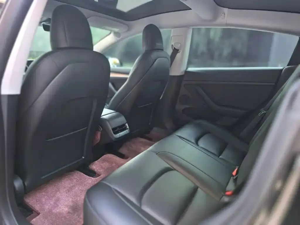 Tesla Model 3 — фото 10
