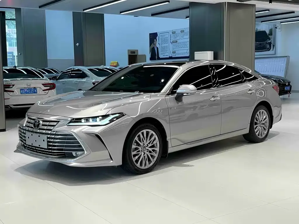 Toyota Avalon — фото 1