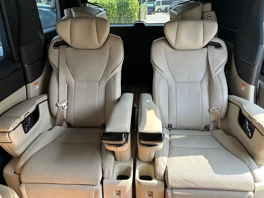 Toyota Alphard — фото 8