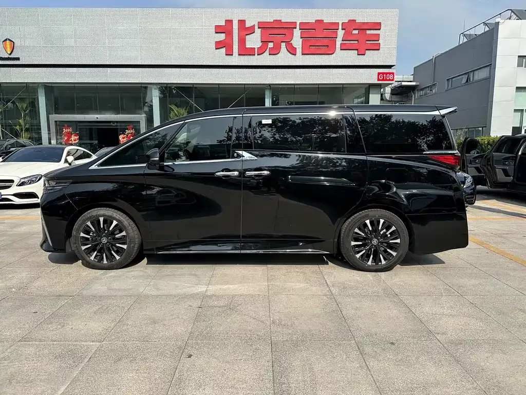 Toyota Alphard — фото 10