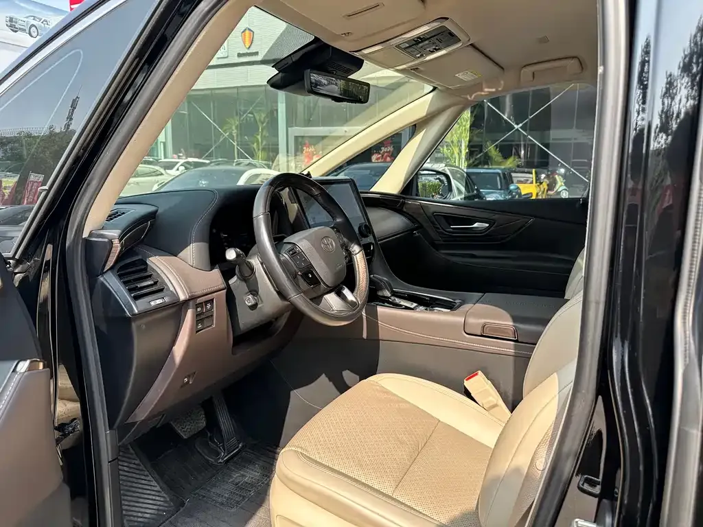 Toyota Alphard — фото 7