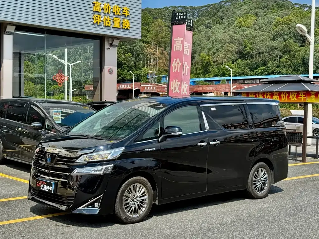 Toyota Vellfire — фото 1