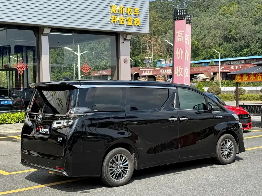 Toyota Vellfire — фото 3