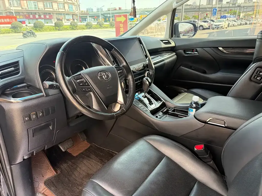 Toyota Vellfire — фото 4
