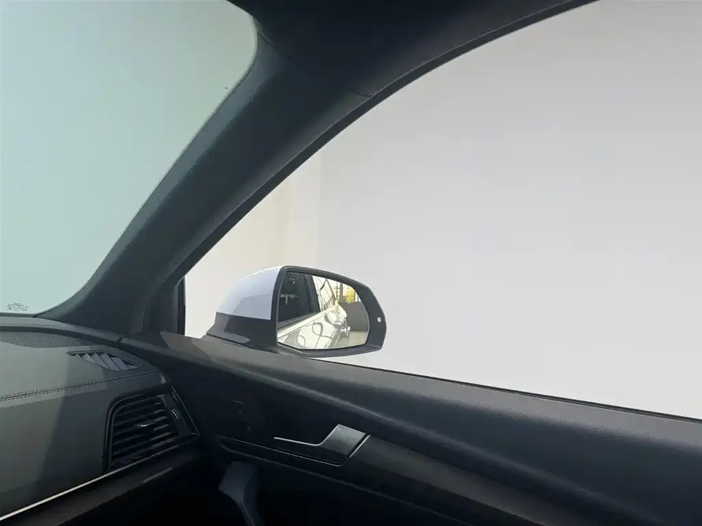 Audi Q5L Sportback — фото 3