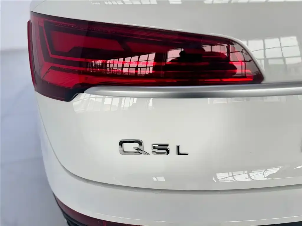 Audi Q5L Sportback — фото 5