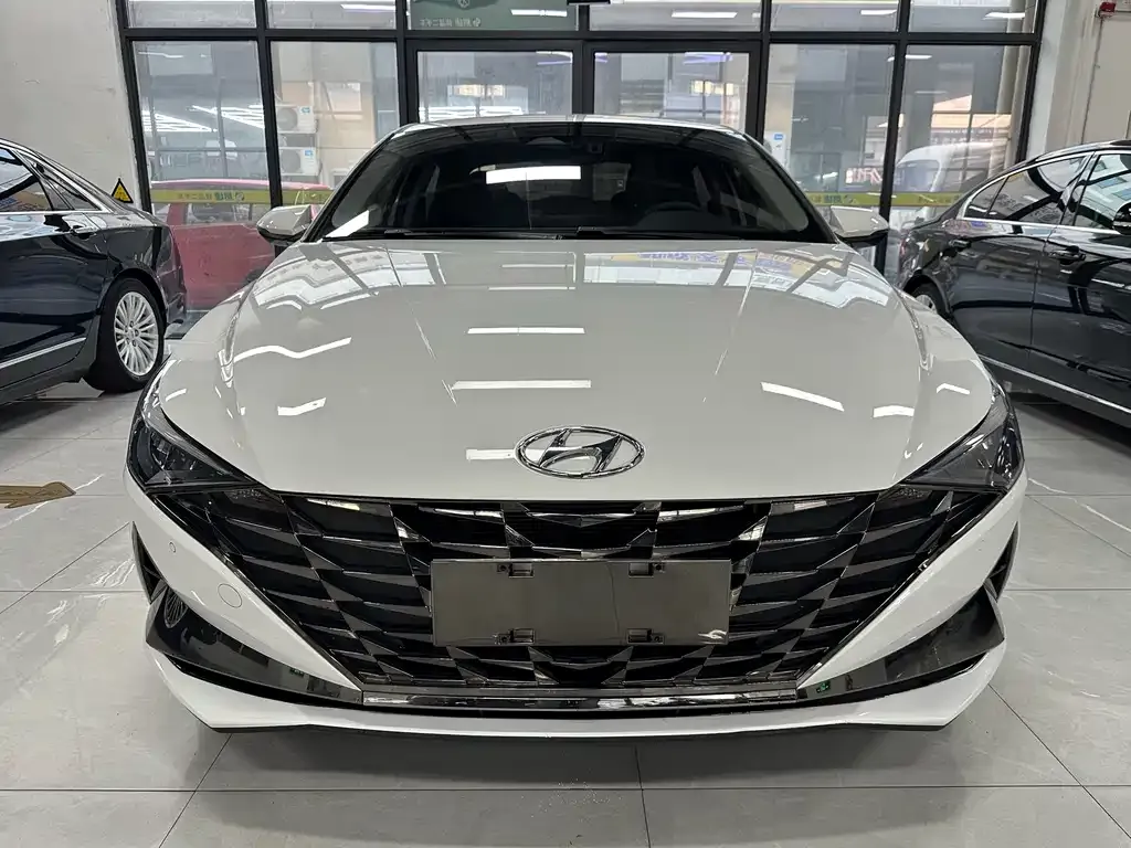 Hyundai Elantra — фото 7