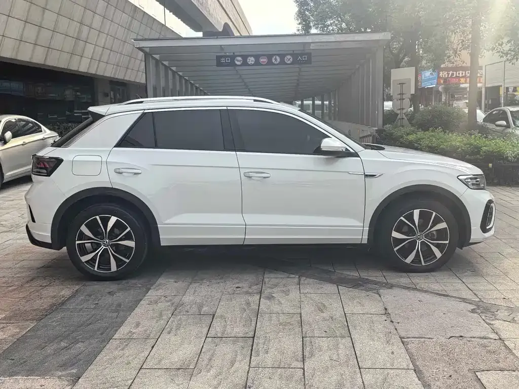 Volkswagen T-Roc — фото 3