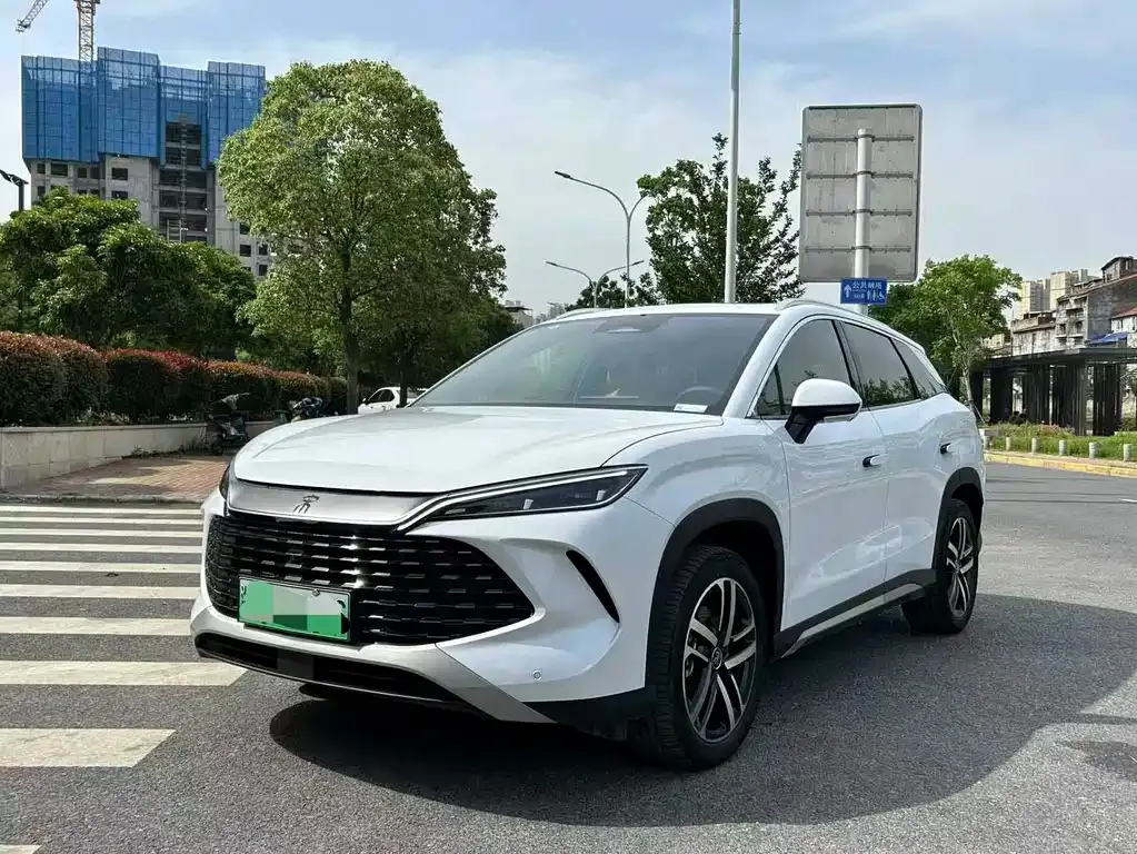 BYD L DM-i — фото 1