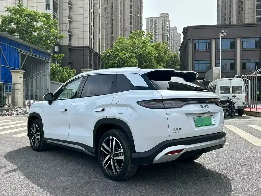 BYD L DM-i — фото 9
