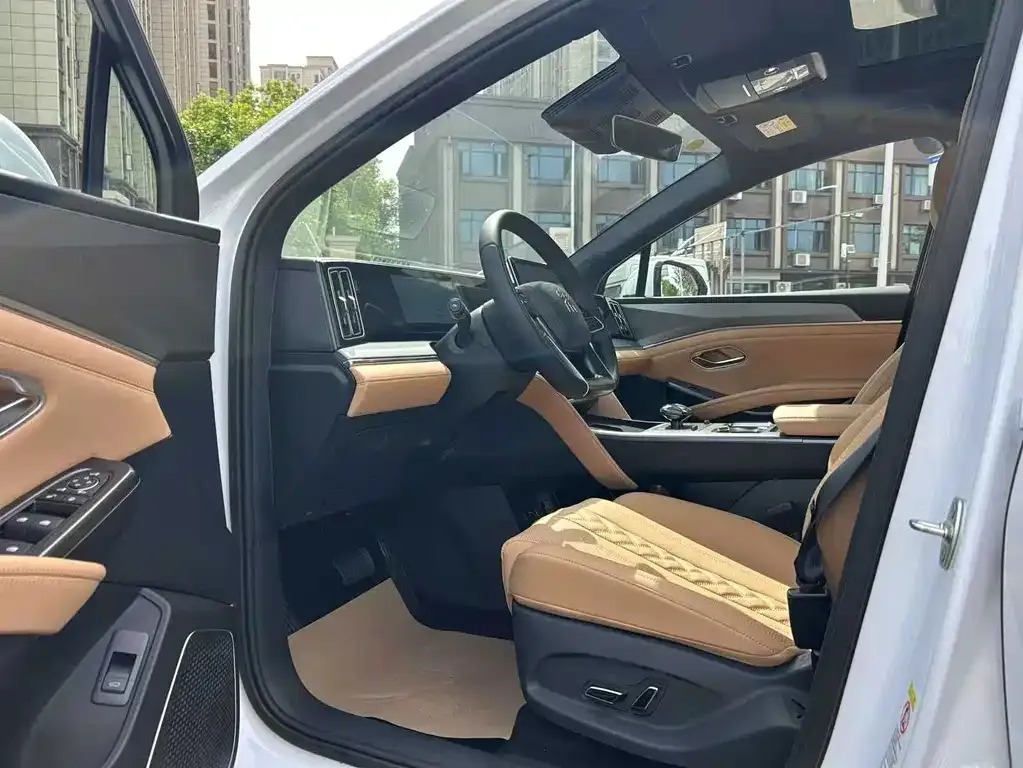 BYD L DM-i — фото 2