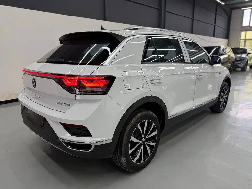 Volkswagen T-Roc — фото 2