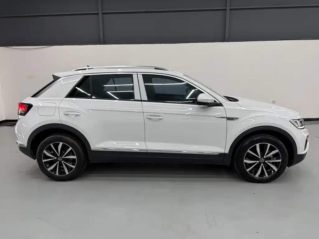 Volkswagen T-Roc — фото 10