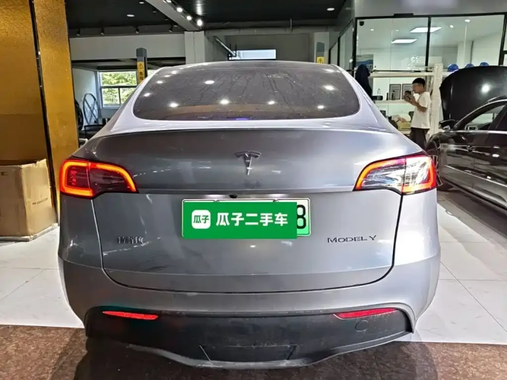 Tesla Model Y — фото 9