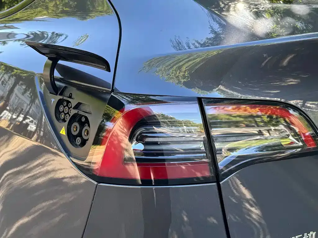 Tesla Model Y — фото 7