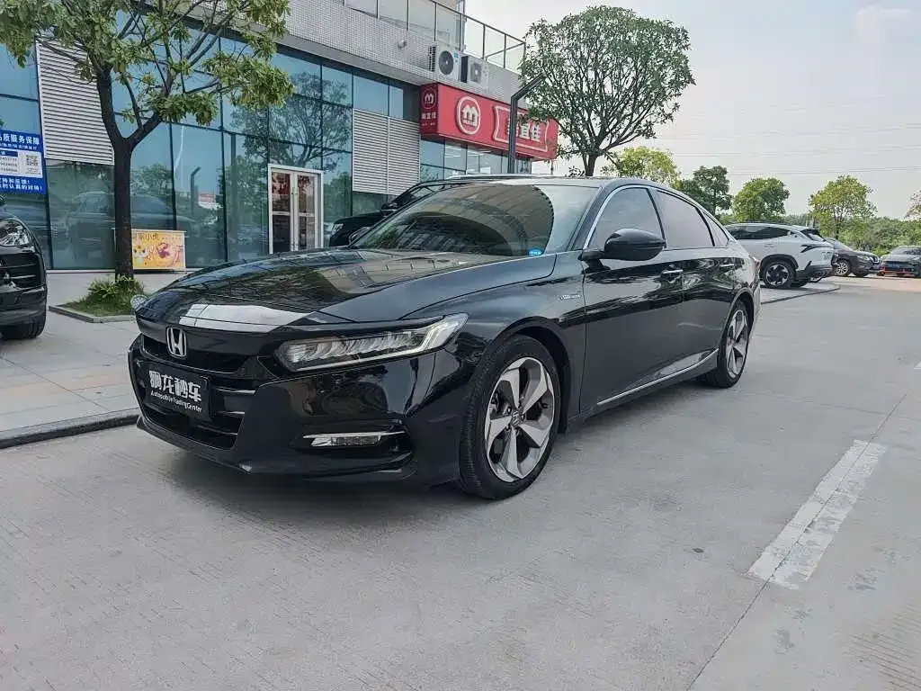 Honda Accord — фото 1