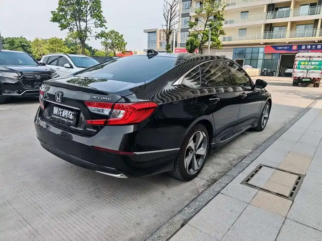 Honda Accord — фото 9