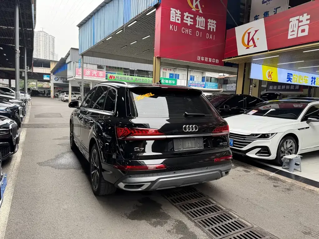 Audi Q7 — фото 10