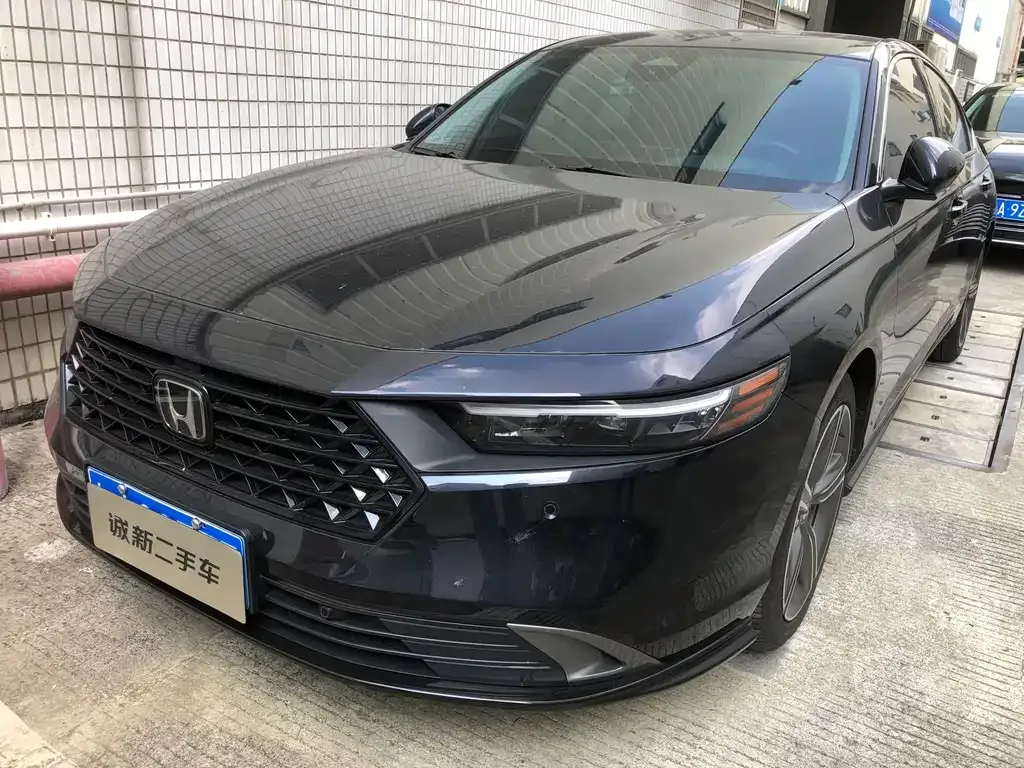 Honda Accord — фото 1