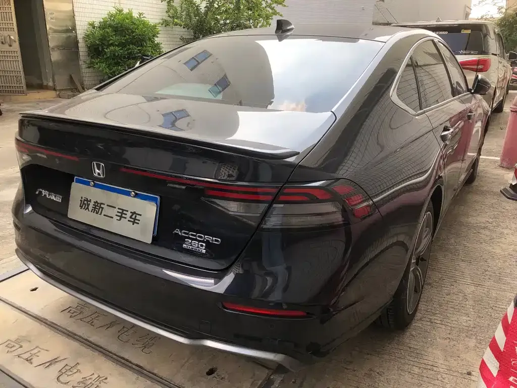 Honda Accord — фото 10