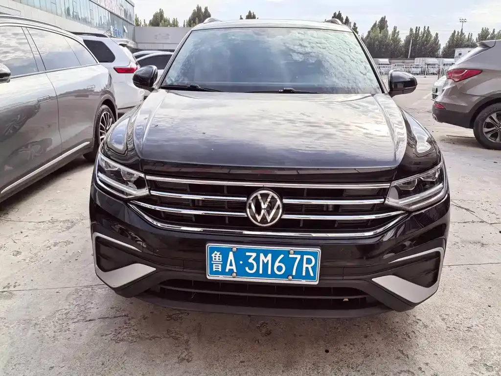 Volkswagen Tiguan L — фото 9
