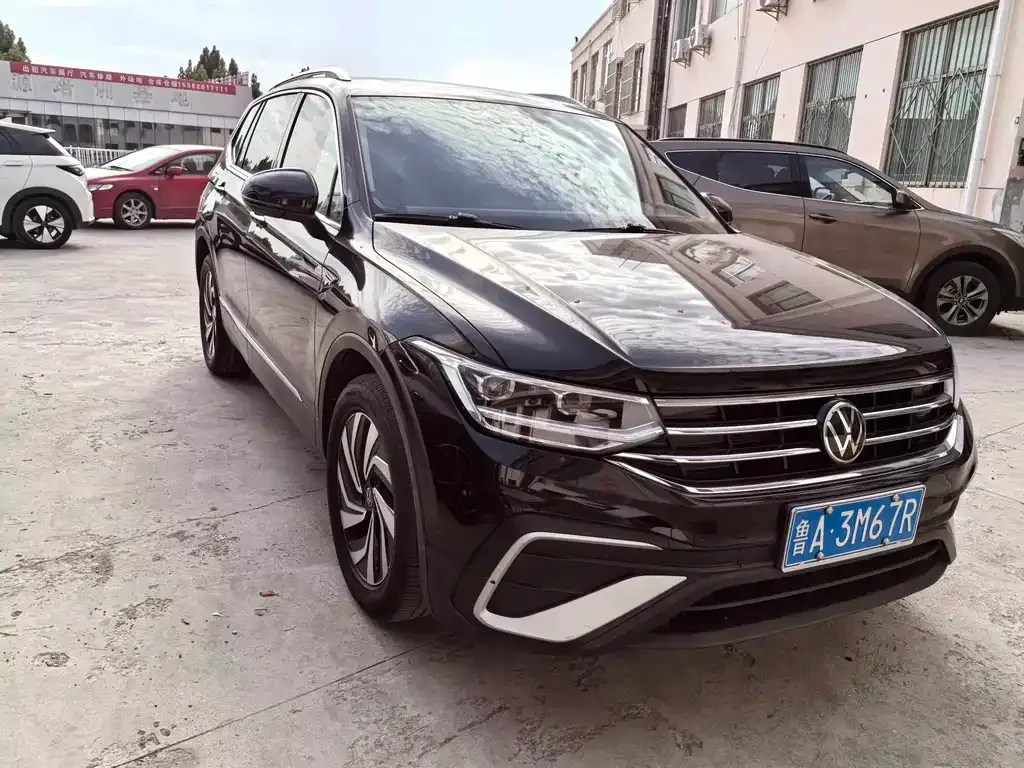 Volkswagen Tiguan L — фото 2