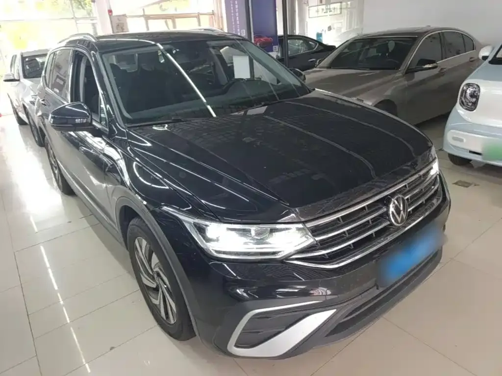 Volkswagen Tiguan L — фото 10