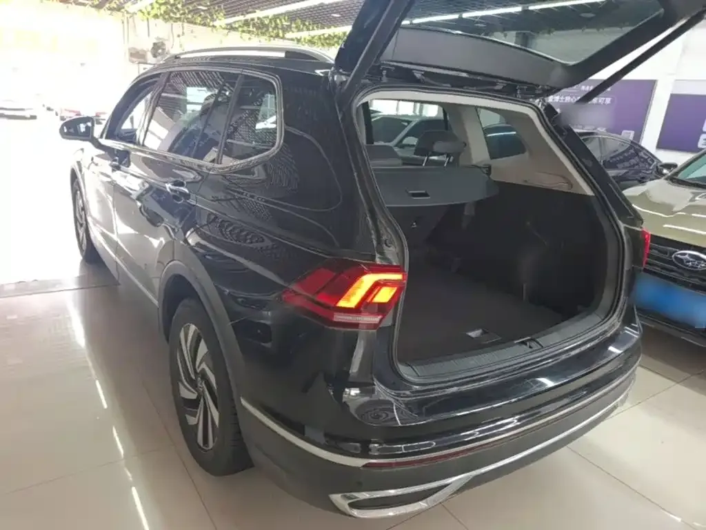 Volkswagen Tiguan L — фото 4