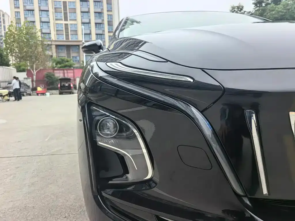 Hongqi E-QM5 — фото 3