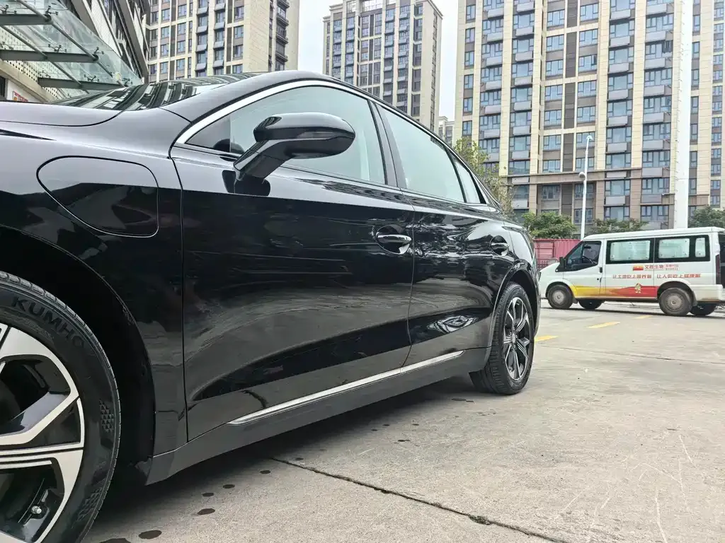 Hongqi E-QM5 — фото 8