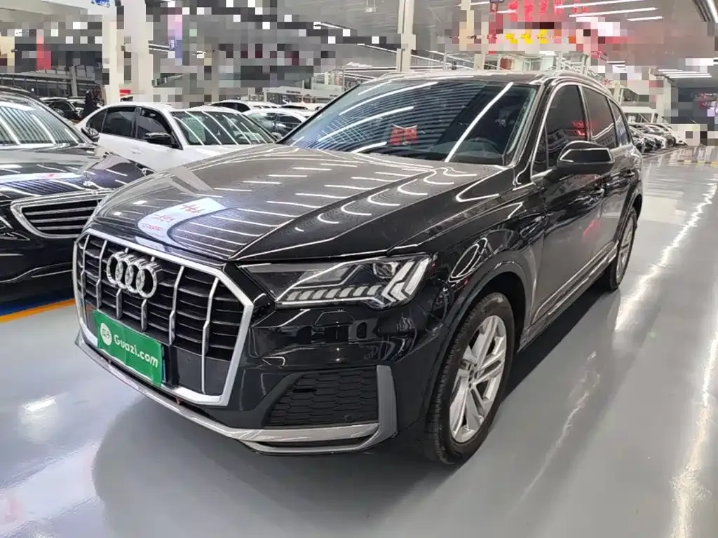 Audi Q7 — фото 1