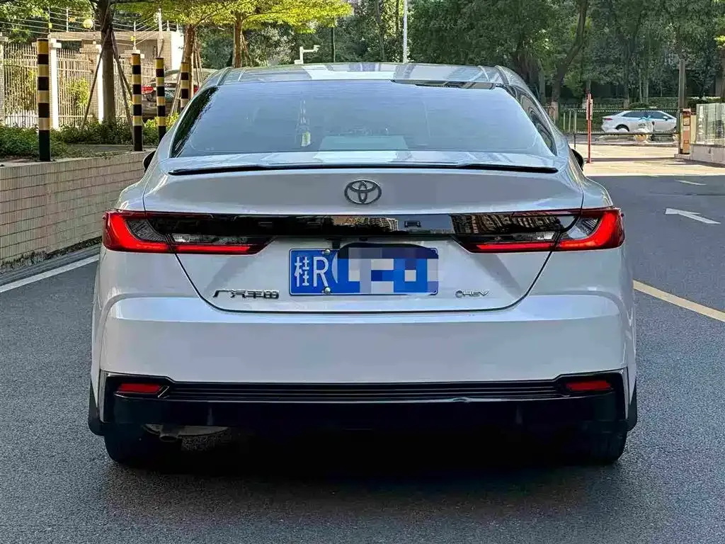 Toyota Camry — фото 4