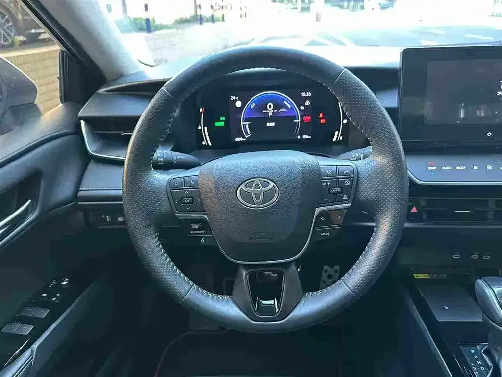 Toyota Camry — фото 8