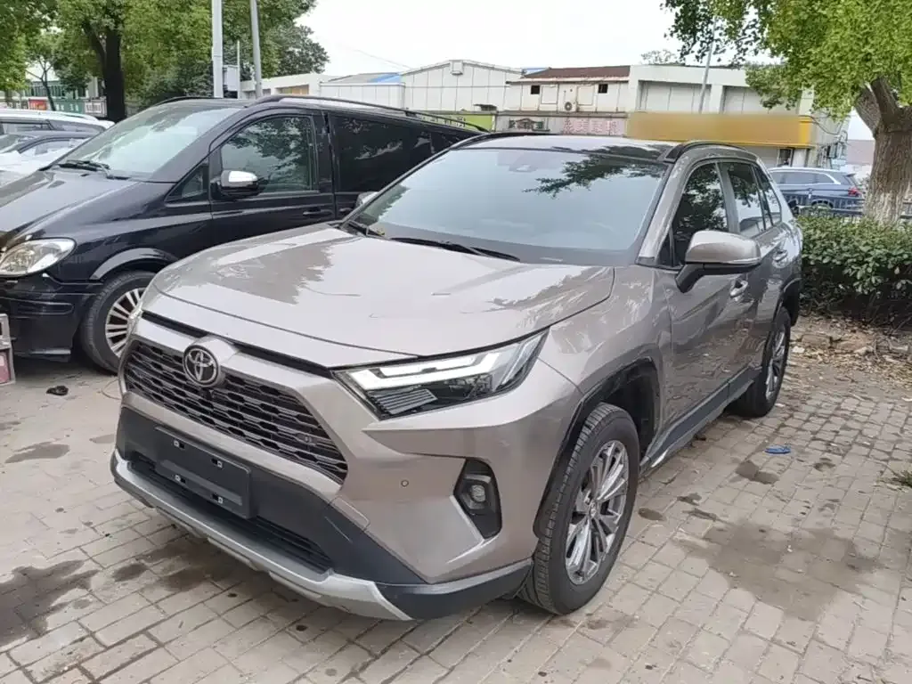 Toyota RAV4 — фото 1