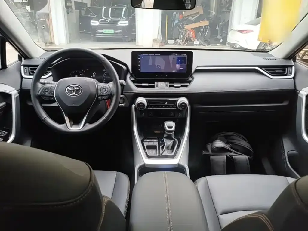 Toyota RAV4 — фото 3