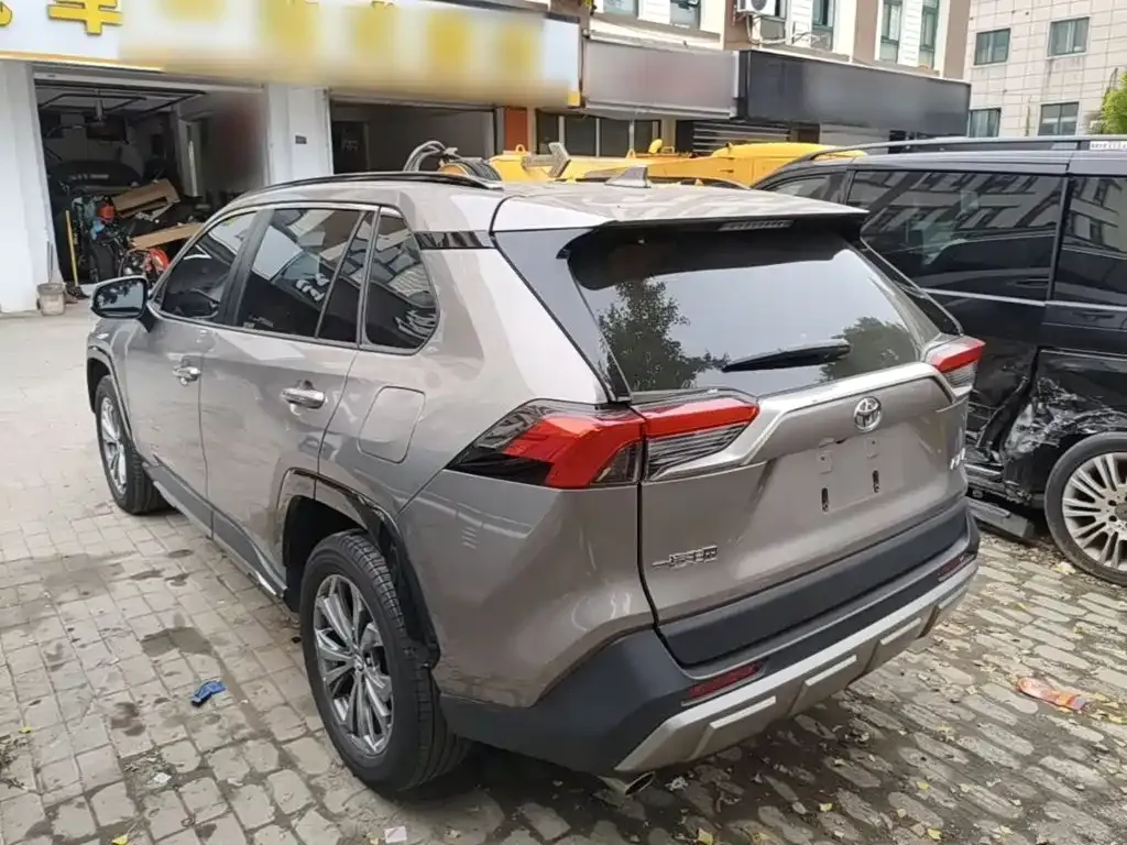 Toyota RAV4 — фото 4