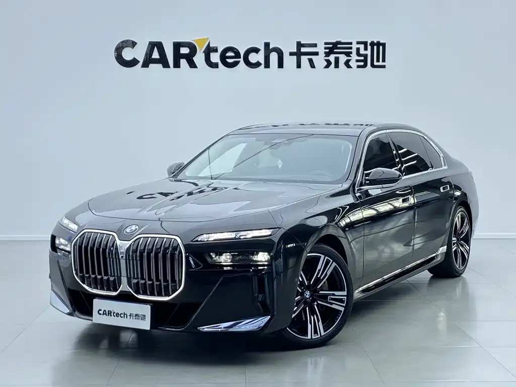 BMW 7 Series — фото 1