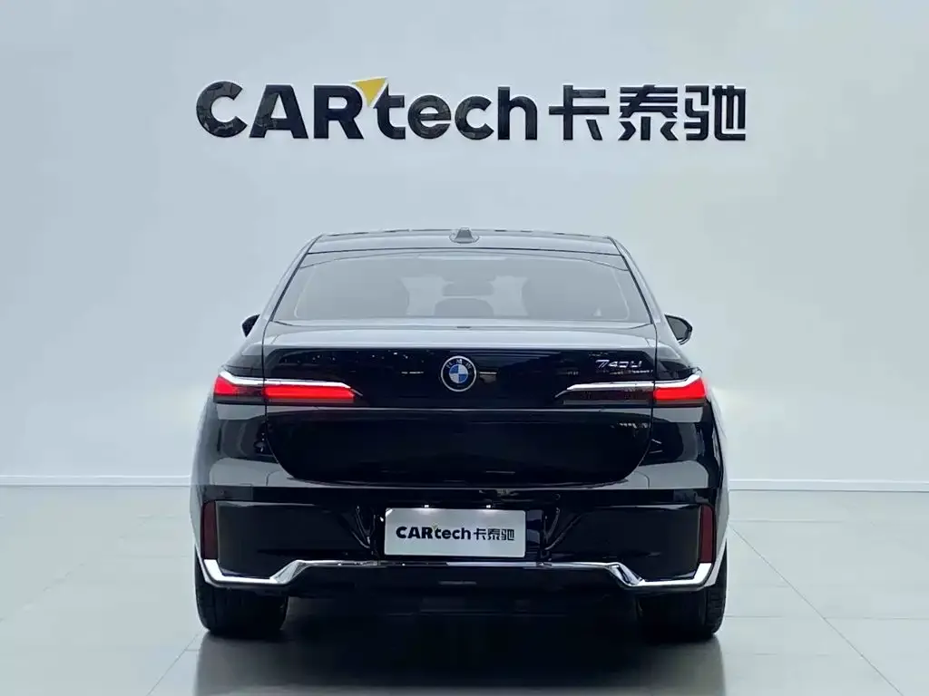 BMW 7 Series — фото 10