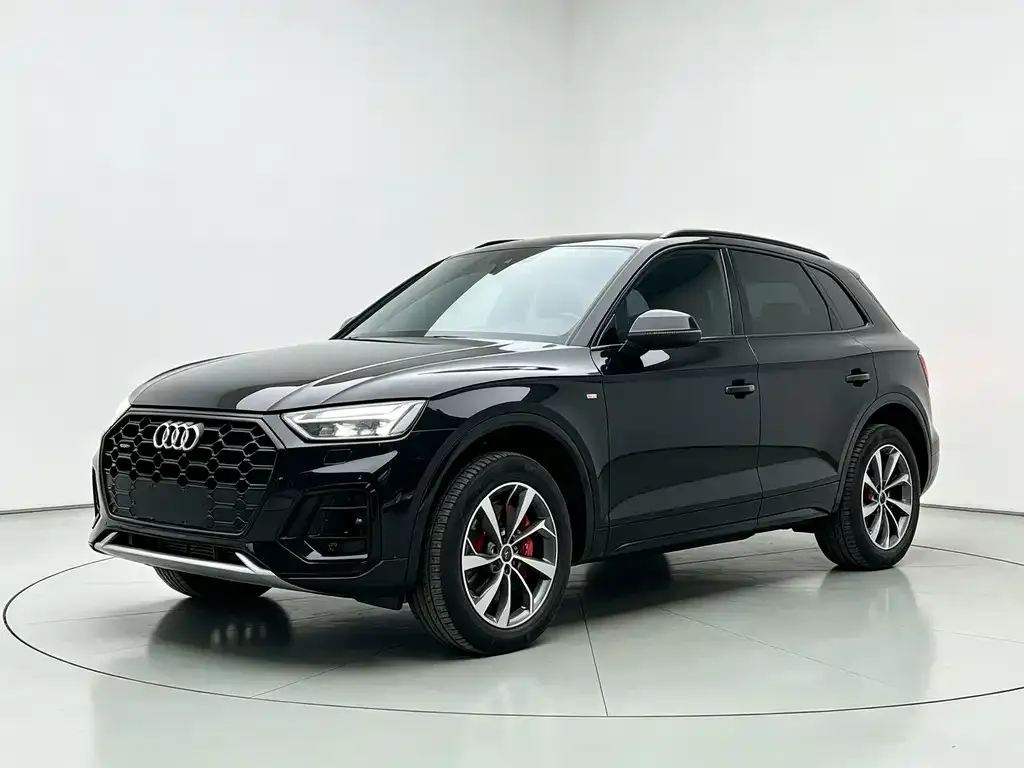 Audi Q5L — фото 1