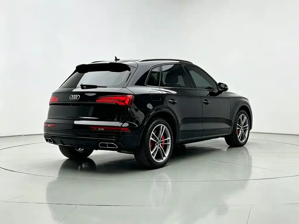 Audi Q5L — фото 6