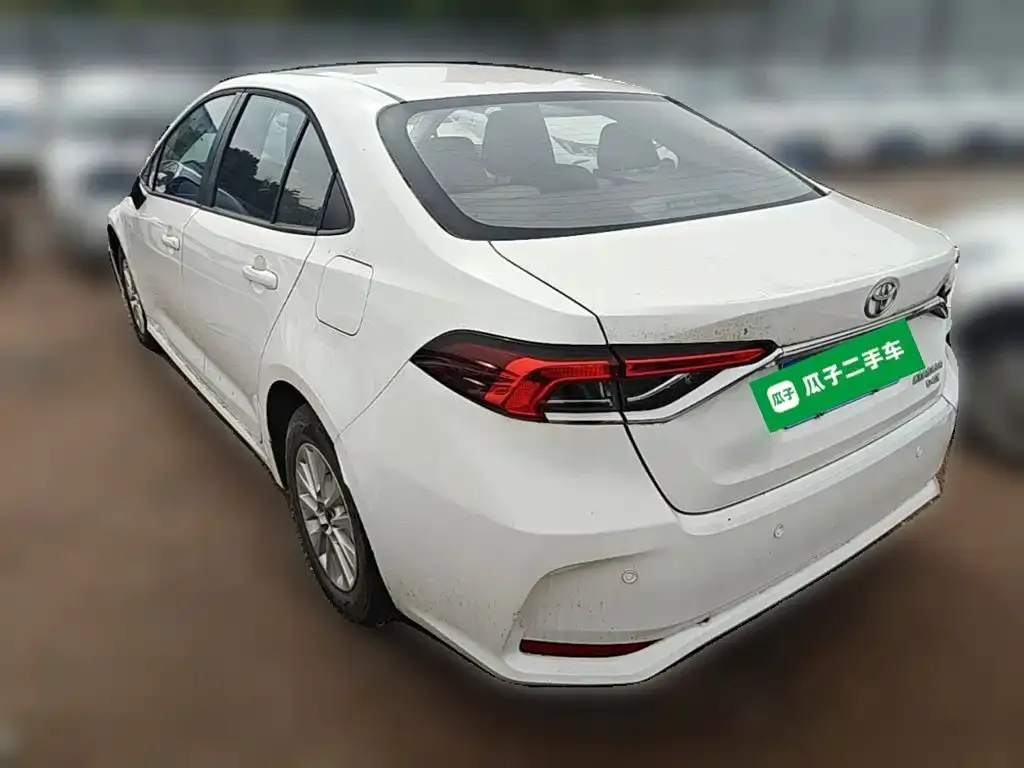 Toyota Corolla — фото 5