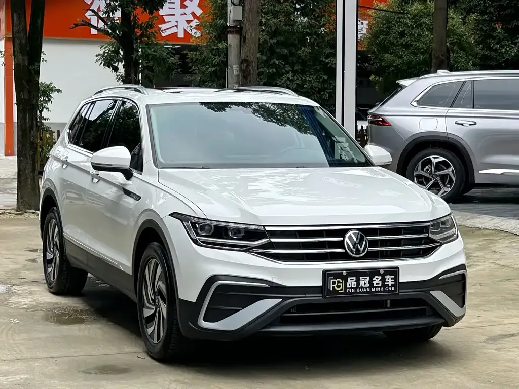 Volkswagen Tiguan L — фото 9