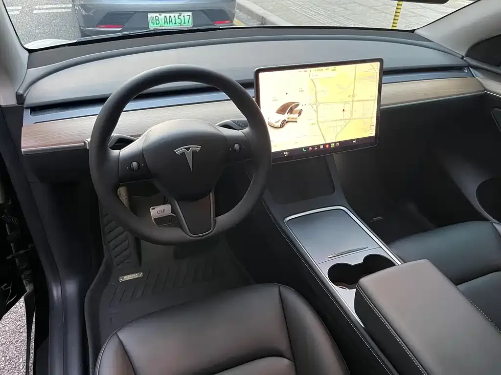 Tesla Model Y — фото 3