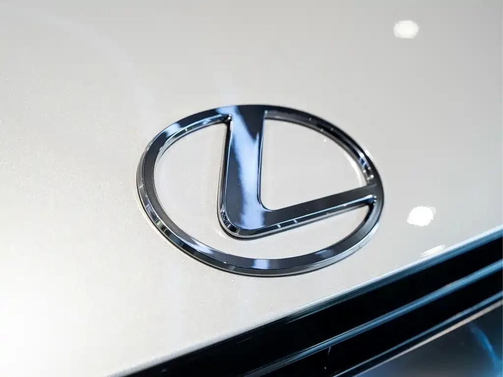 Lexus LM — фото 9