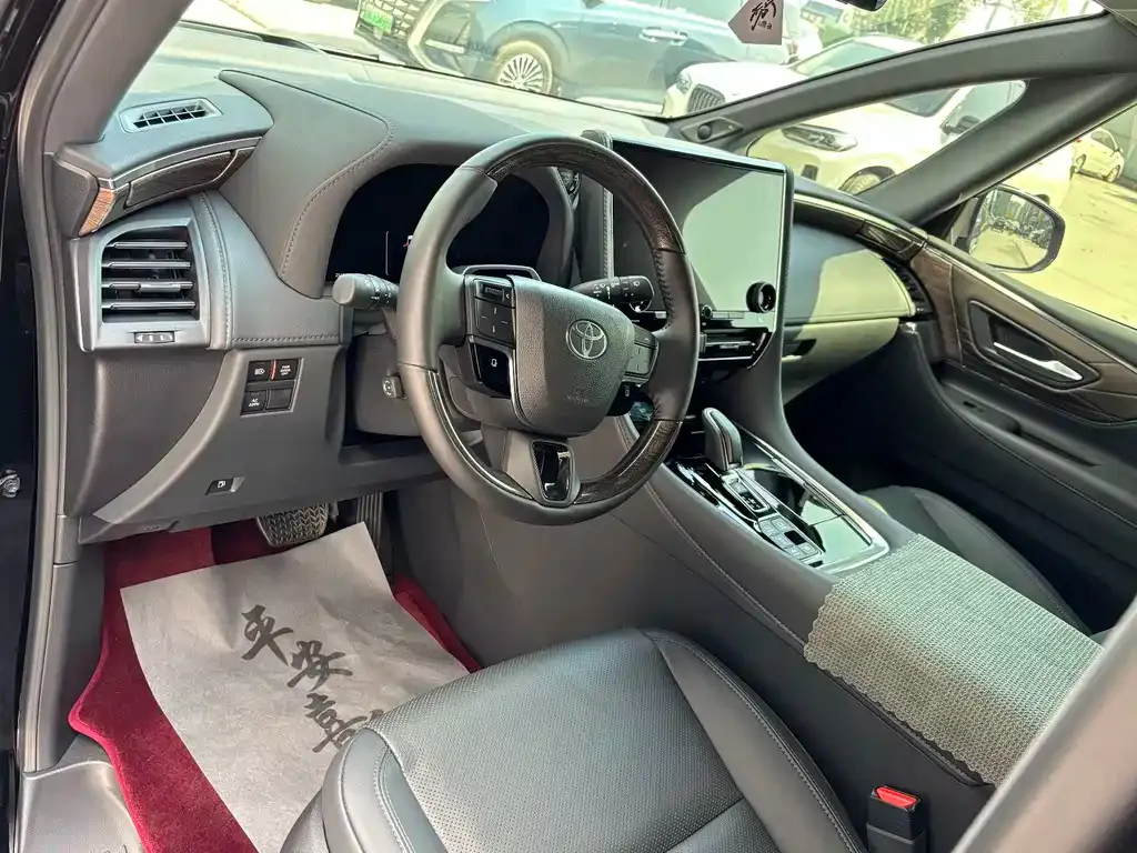 Toyota Alphard — фото 4