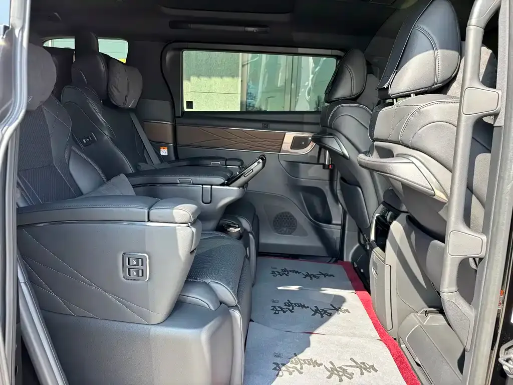 Toyota Alphard — фото 5