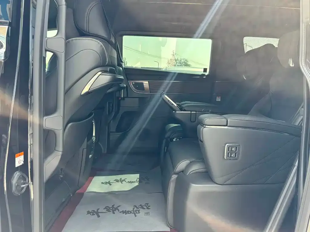Toyota Alphard — фото 7