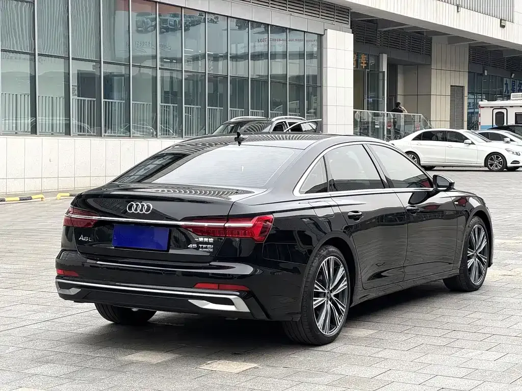 Audi A6L — фото 2