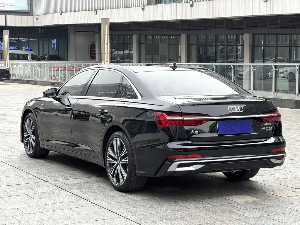 Audi A6L — фото 8