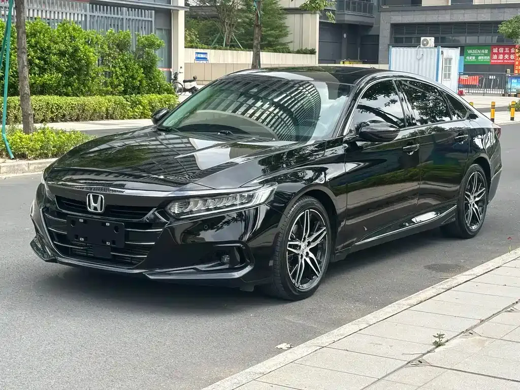 Honda Accord — фото 1